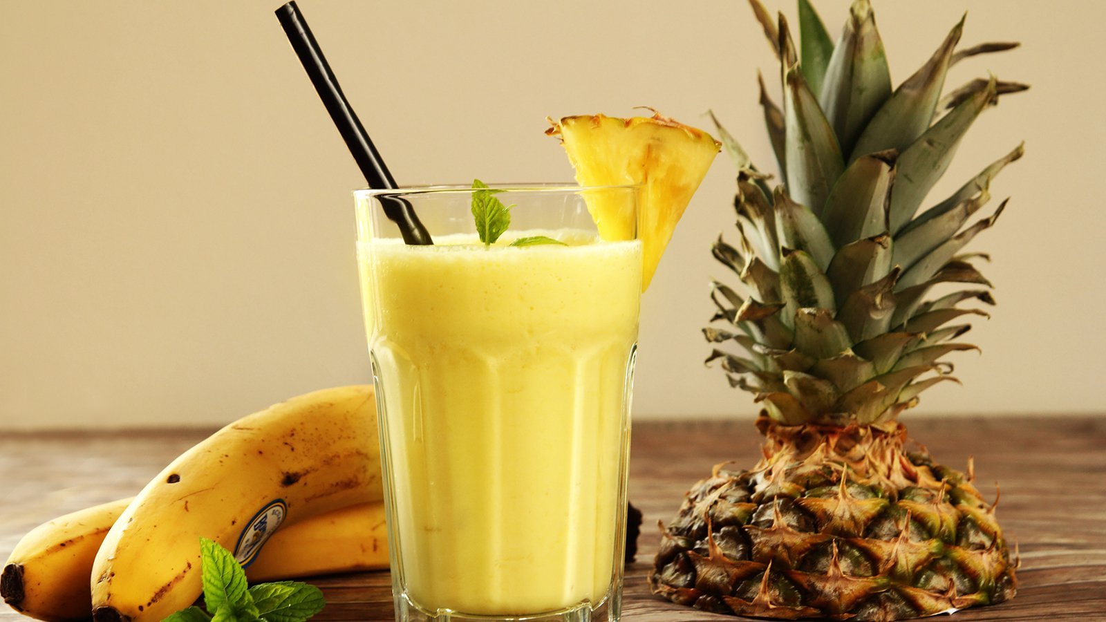 Kremige Ananas-Bananen-Smoothies – Fruchtig, frisch und herrlich cremig