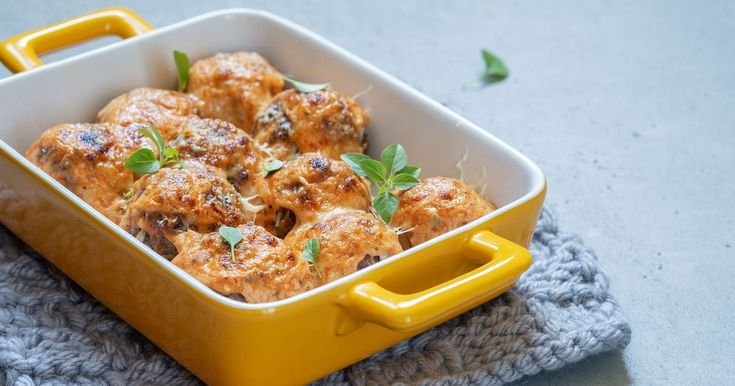 Svensk Köttbolle-Nudelgratäng – Cremiger Nudelauflauf mit schwedischen Fleischbällchen
