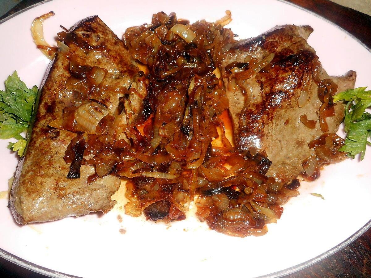 Foie de bœuf aux oignons caramélisés